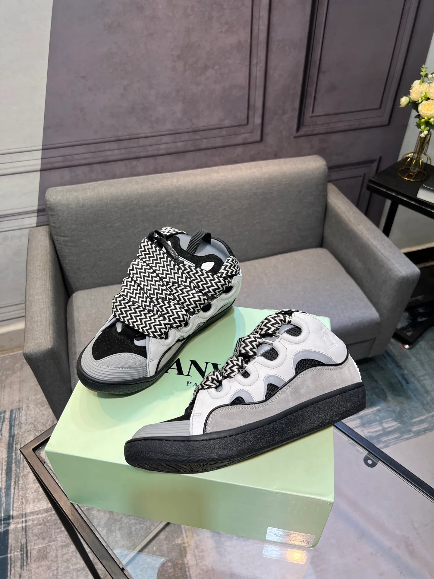 Men's men's shoes💰780 [LANVIN] Latest lace-up fashionable casual sneakers for couples High-quality CLAY couple series‼ ️ The latest trendy products of the season 🌈Many bloggers have planted grass and purchased the original open-mold customization. The upper and outsole are sewn with mark threads without edge sealing. Multiple material splicing combination design. Very versatile for fashionable and casual wear. Comfortable on the feet. Recommended for self-retention (upper cowhide + cow suede + breathable mesh) inner foot pad cowhide exclusive original open-mold clear logo rubber outsole ⚠️36-44 yards (45 custom-made)